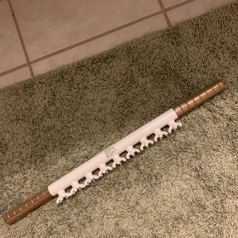 Gold and White Bath Tool for Relaxation